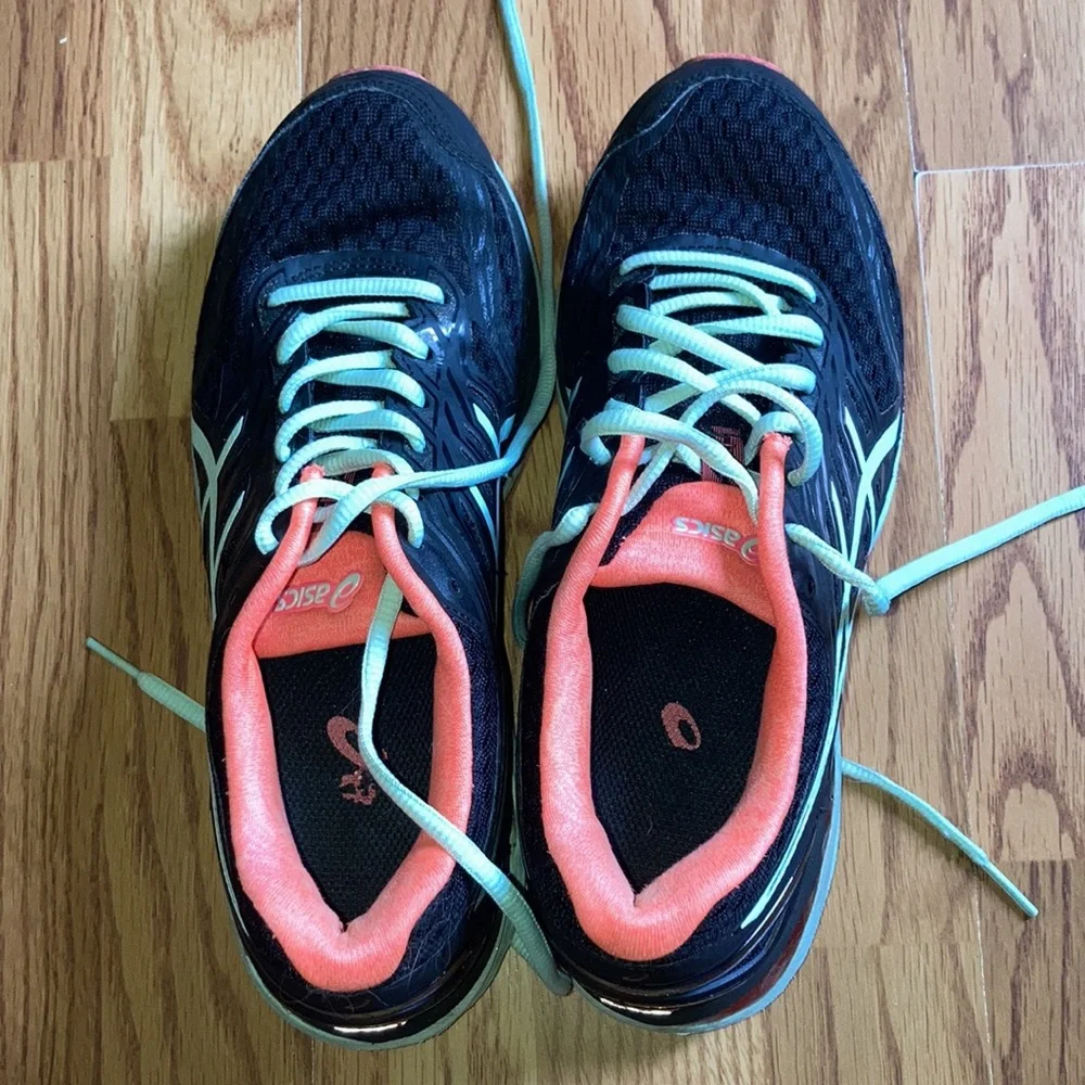 Women’s ASICS Gel Sneakers - Picture 3 of 9